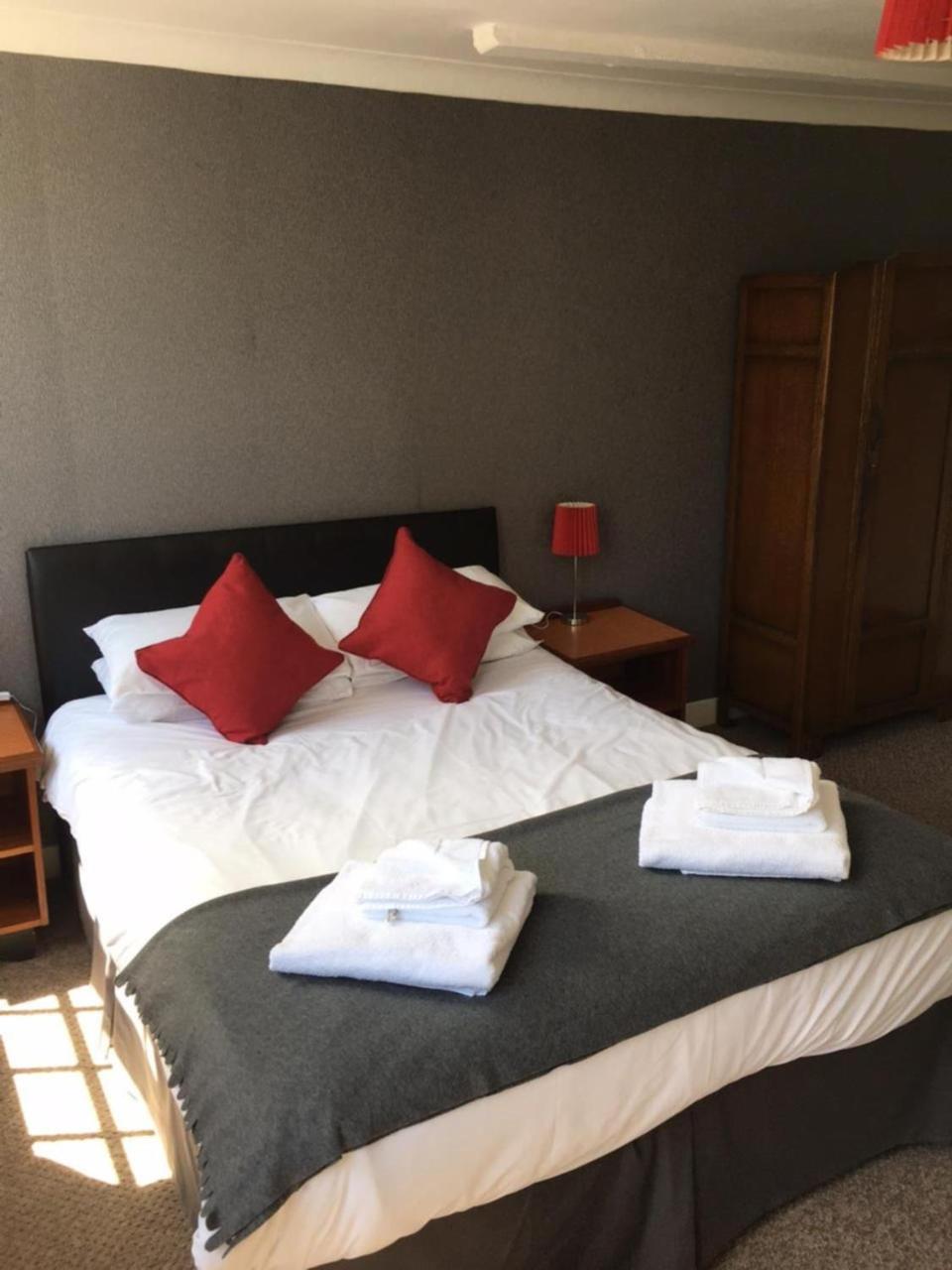 The Red Lion Hotel Хайт Екстериор снимка