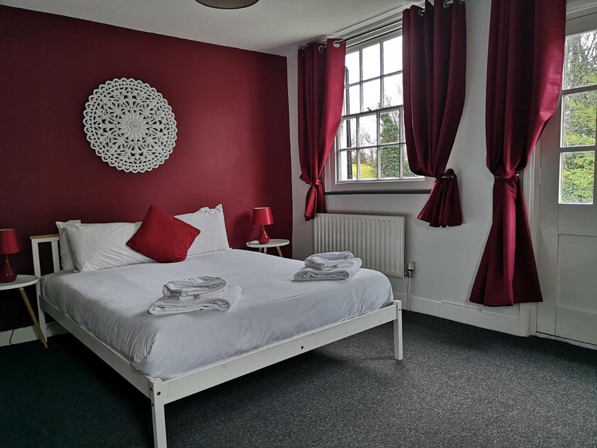 The Red Lion Hotel Хайт Екстериор снимка